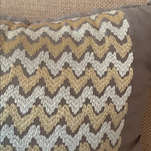 Linden Street Gray Geometric Accent Pillow 16x16 New - Picture 3 of 9